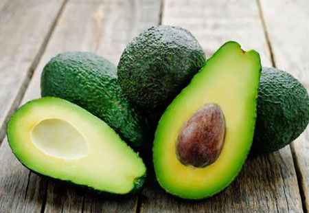 Vendita all'ingrosso di frutti tropicali: l'avocado.
